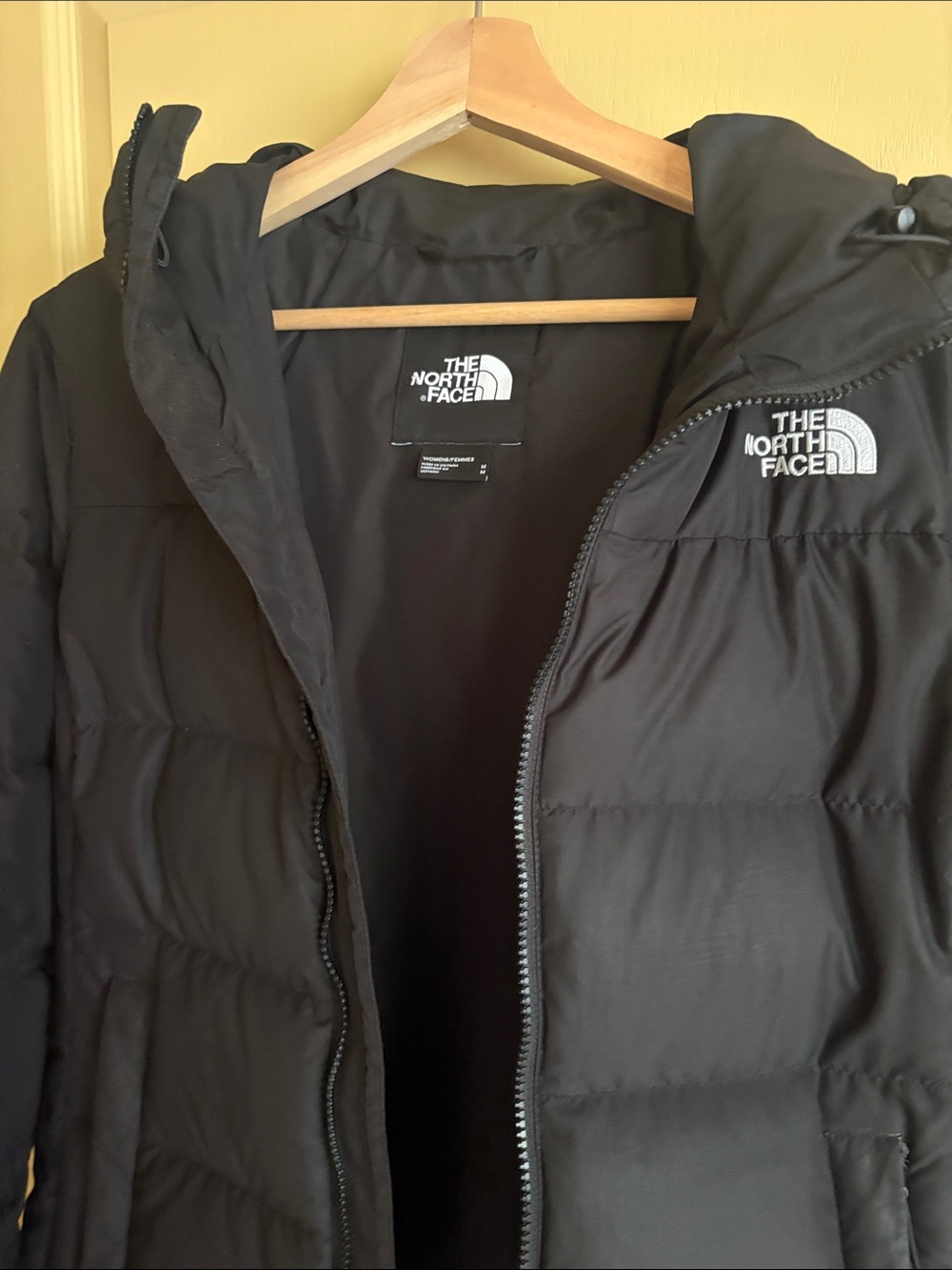 The North Face Women's Black Hooded Puffer Coat - Picture 5 of 5